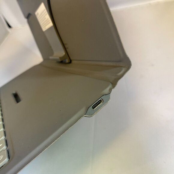 ZAGG Messenger Folio 2 Keyboard Case for iPad 7/8/9th Gen & iPad/Air 3 - Picture 7 of 8